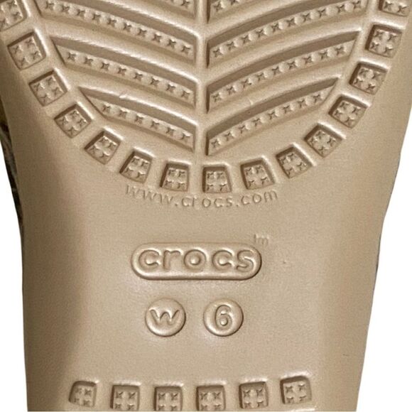 NWOT CROCS Iconic Comfort Leopard Flip Flops - Picture 8 of 8